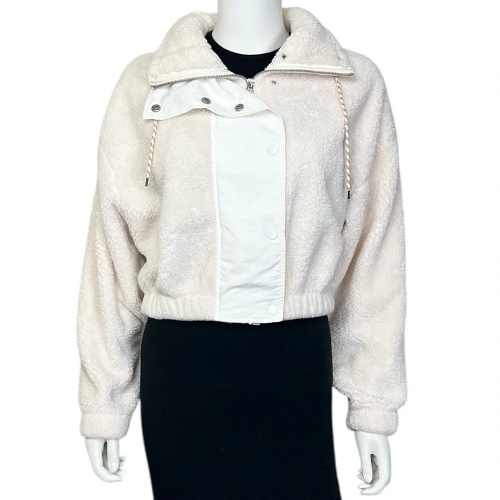 UO Teddy Fleece Cropped Jacket in Ivory - sz Medium